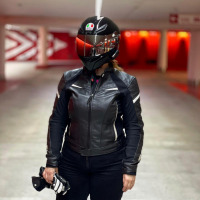 Kawasaki_bikerchick