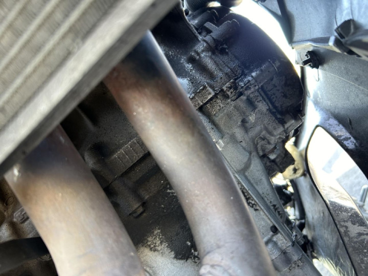Zx6r oil leak