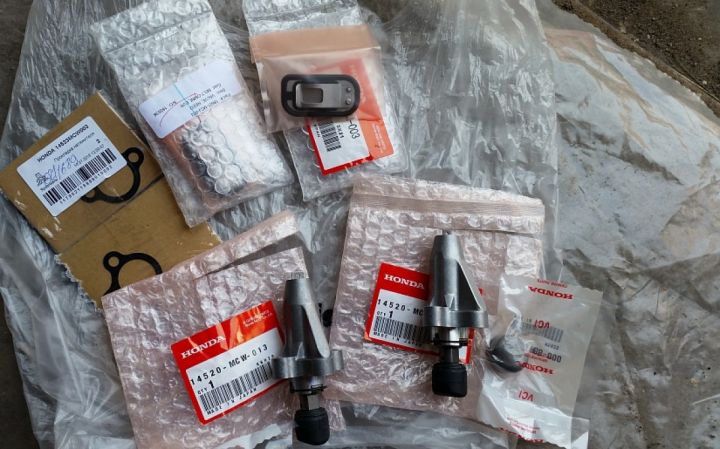 Replacing the timing chain tensioner