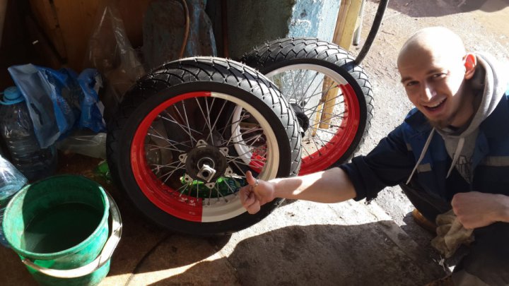 Husqvarna SM610 - Part 2 - Wheels (painting, reworking in tubeless)