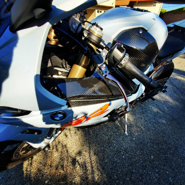 Installed more carbon fiber on the BMW S1000RR