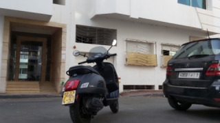 Vespa GTS 300 SUPER - Black wasp
