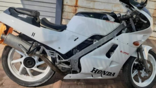 Honda VFR 400 - Unicorn