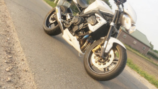 Triumph Street Triple 675 R - white diamond
