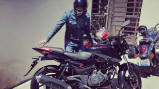 Bajaj Pulsar RS200 - Pulsar