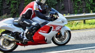 Suzuki GSXR 1300 Hayabusa - Red