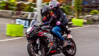 Yamaha YZF R25 - Sloli