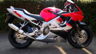 Honda CBR 600F4i - Scarlet