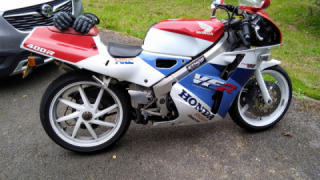 Honda VFR 400 - NC30