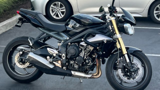 Triumph Speed Triple 750 - Black Beetle