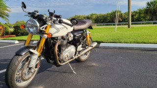 Triumph Thruxton 1200 - Crystal