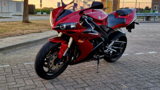 Yamaha YZF R1