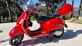 Vespa GTS 300 SUPER - Red Vespa
