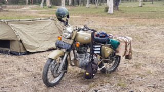 Royal Enfield Classic 500 - Two Elles