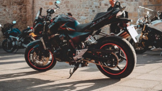 Kawasaki Z750 - Darth