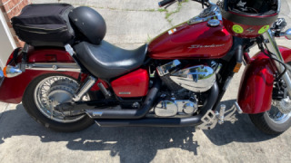 Honda VT 750 Shadow - red