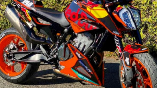 KTM Duke 790 - Red Bull
