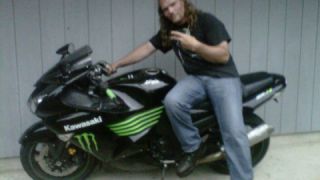 Kawasaki Ninja ZX-14R - Fast ass bike ..
