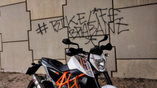 KTM 690 Duke - Katie