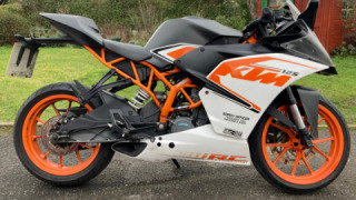 KTM RC 125 - sally