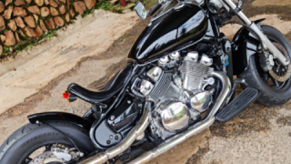 Yamaha Royal Star Venture - Black Bettie (Bobber)
