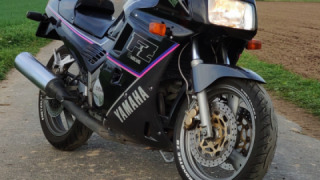 Yamaha FZ750