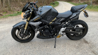 Suzuki GSR 750