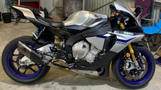 Yamaha YZF R1 - silver bullet