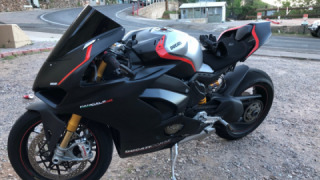 Ducati Panigale V4S - Scarlet