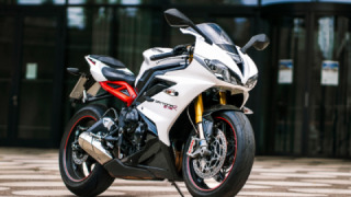 Triumph Daytona 675 - Daytona 675R