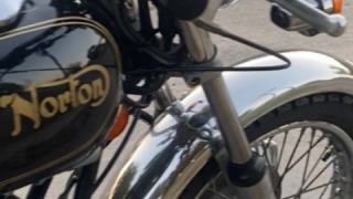 Norton Commando - lucky