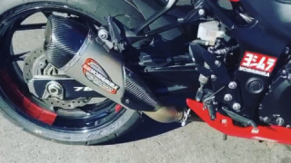 Suzuki GSXS 750