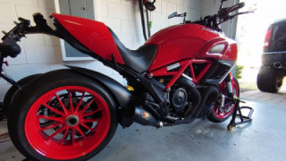 Ducati Diavel 1200 - RED