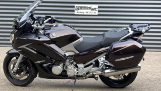 Yamaha FJR 1300 - Skov