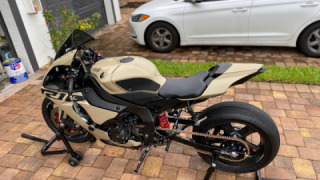 Yamaha YZF R1