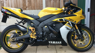 Yamaha YZF R1 - selina