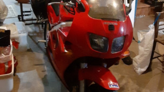 Honda VFR 750F - Serris