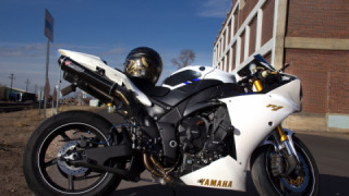 Yamaha YZF R1