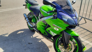 Kawasaki Ninja ZX-9R - Becky