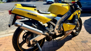 Suzuki RGV 250
