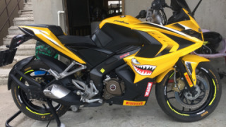 Bajaj Pulsar RS200