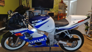 Suzuki GSXR 600 - Suziki GXS R600 cc