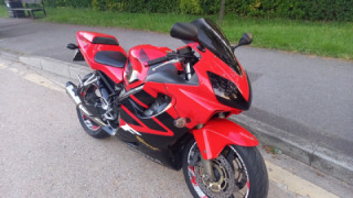 Honda CBR 600F4i - The Punisher