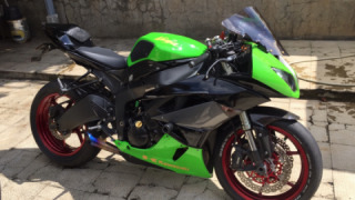 Kawasaki Ninja ZX-6R - baby hulk