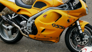 Triumph Daytona 995i - Valentine