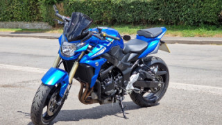 Suzuki GSR 750 - Bluey