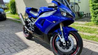 Yamaha YZF R1