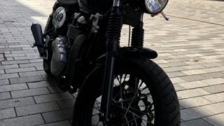 Triumph Thruxton 900