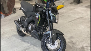 Kawasaki Z125 - tricycle