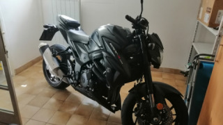 Suzuki GSXS 750